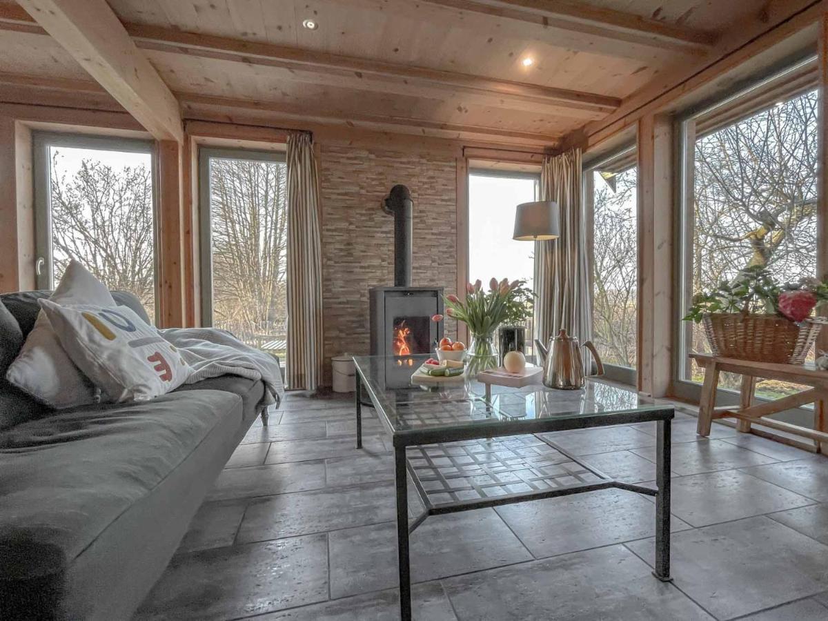 Traumhaff Kuestenchalets - Einzigartige Chalets An Der Ostsee. Ganz Aus Laerchenholz Mit Kamin Und Sauna Vogelsang-Warsin Екстериор снимка