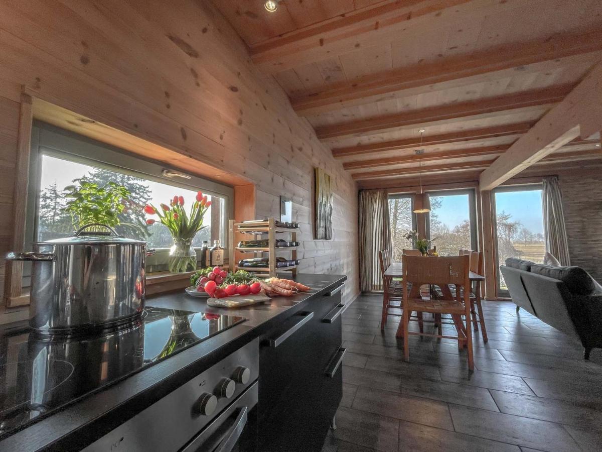 Traumhaff Kuestenchalets - Einzigartige Chalets An Der Ostsee. Ganz Aus Laerchenholz Mit Kamin Und Sauna Vogelsang-Warsin Екстериор снимка