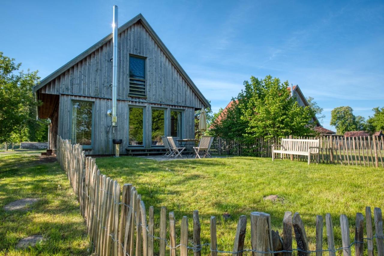 Traumhaff Kuestenchalets - Einzigartige Chalets An Der Ostsee. Ganz Aus Laerchenholz Mit Kamin Und Sauna Vogelsang-Warsin Екстериор снимка