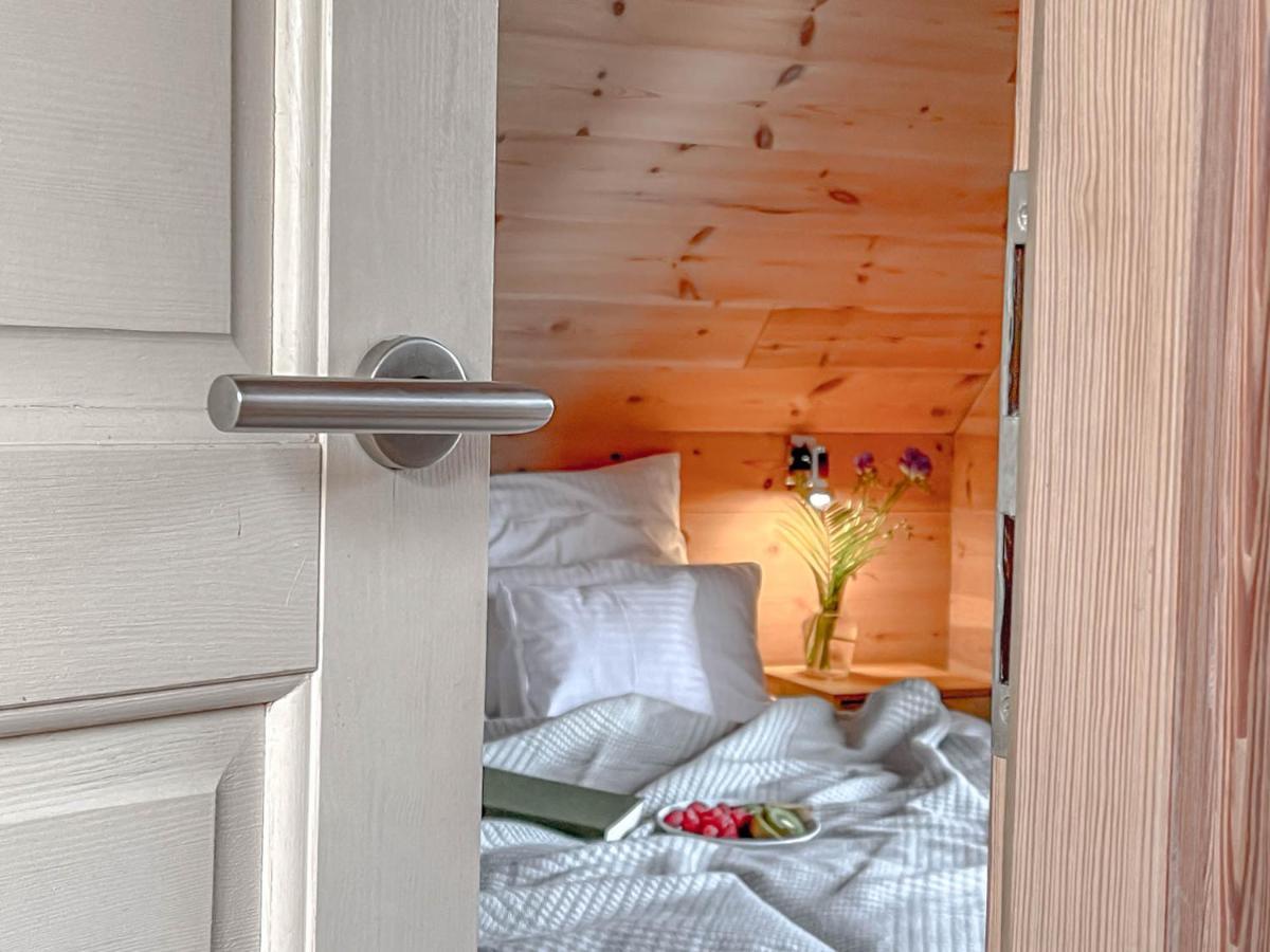 Traumhaff Kuestenchalets - Einzigartige Chalets An Der Ostsee. Ganz Aus Laerchenholz Mit Kamin Und Sauna Vogelsang-Warsin Екстериор снимка