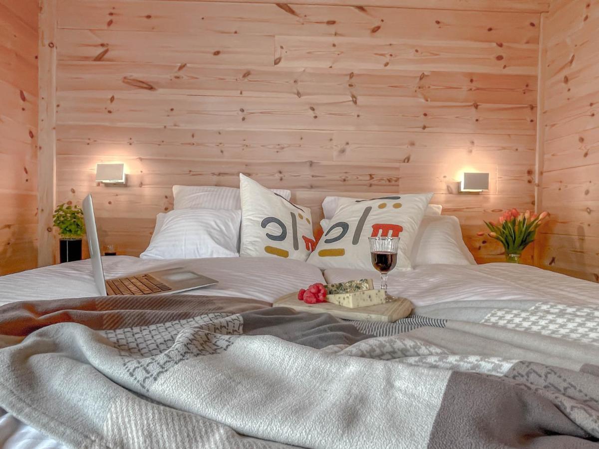 Traumhaff Kuestenchalets - Einzigartige Chalets An Der Ostsee. Ganz Aus Laerchenholz Mit Kamin Und Sauna Vogelsang-Warsin Екстериор снимка
