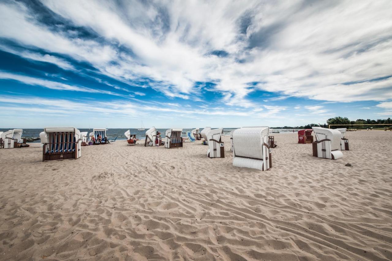 Traumhaff Kuestenchalets - Einzigartige Chalets An Der Ostsee. Ganz Aus Laerchenholz Mit Kamin Und Sauna Vogelsang-Warsin Екстериор снимка